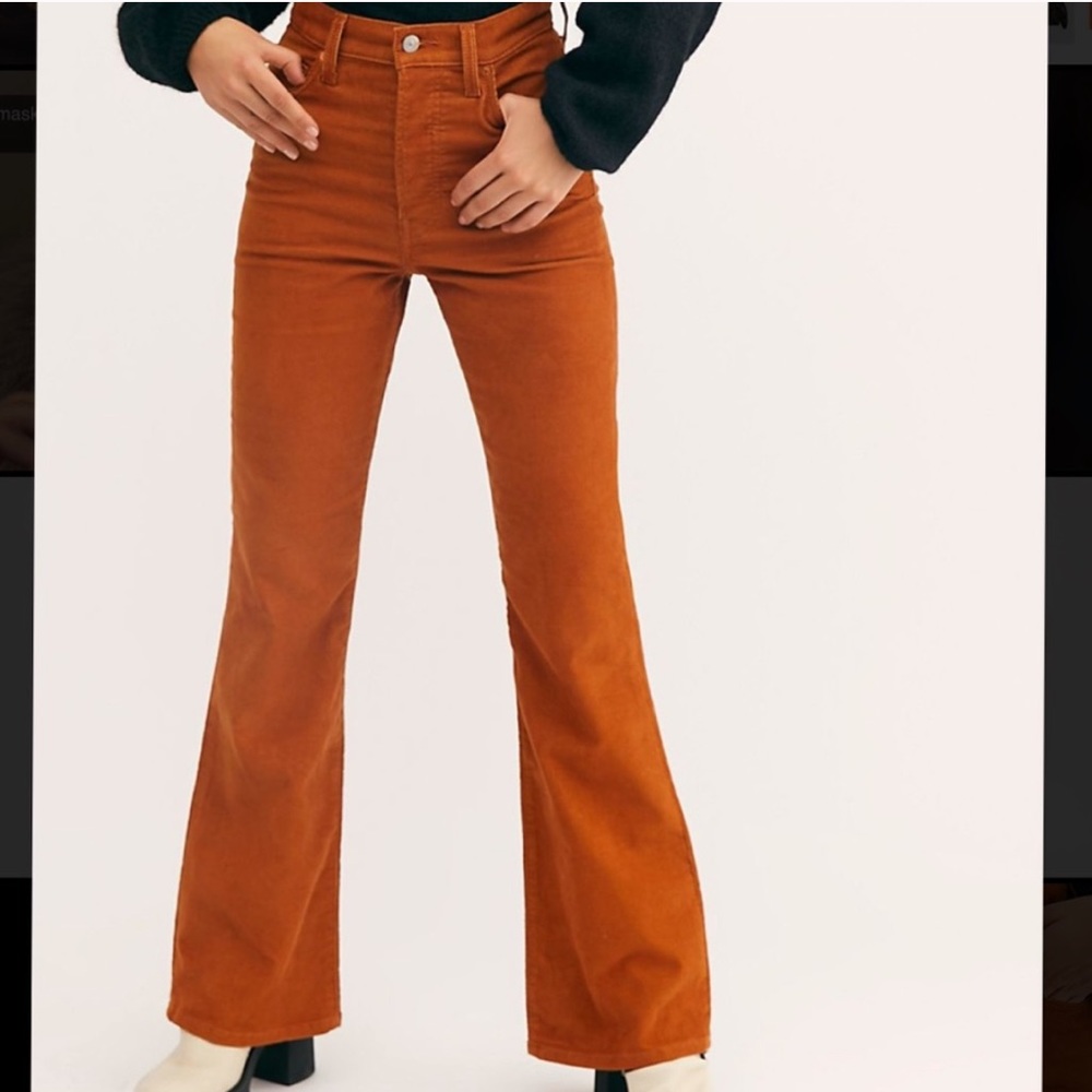 Levi’s Ribcage Flare Cord Jeans in Caramel Cafe - Picture 2 of 13